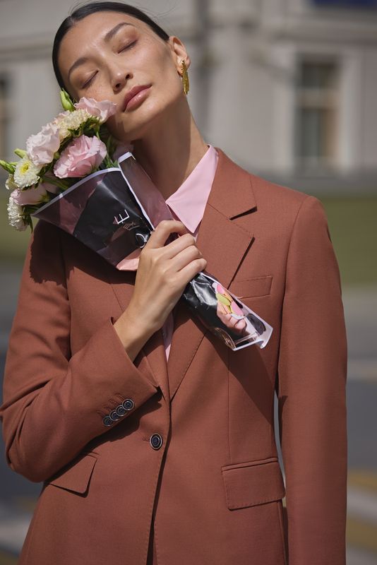 Цвет как стратегия: почему летом уместно носить темные оттенки. Фото 3