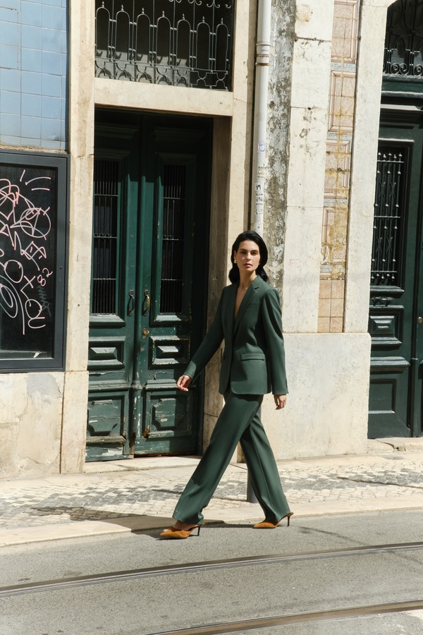 Почему мы боимся ярких вещей и как перестать носить только "безопасное” Фото 3