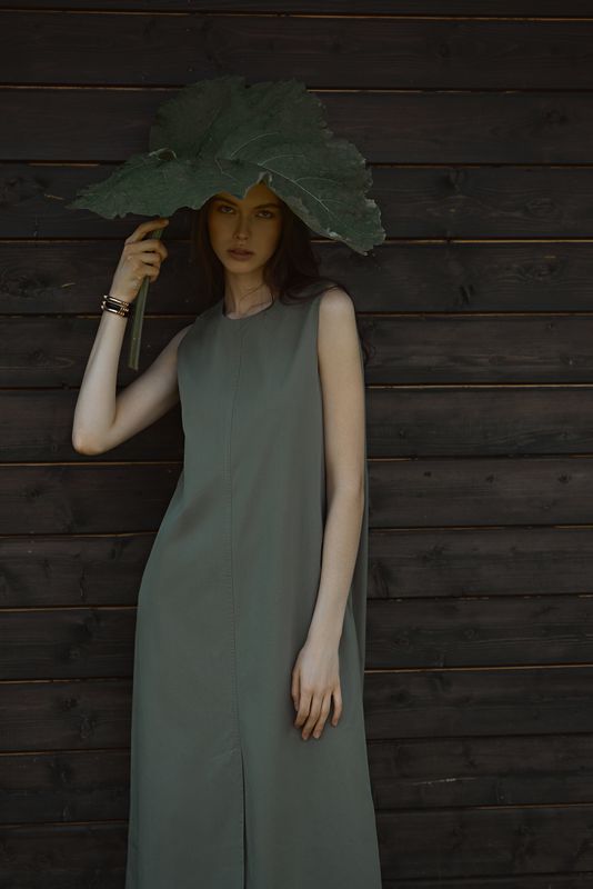 Цвет как стратегия: почему летом уместно носить темные оттенки. Фото 1 