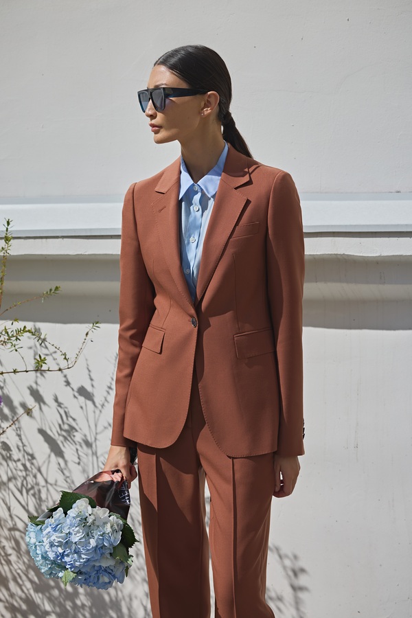 Как создать визуальный образ умной женщины? Фото 1