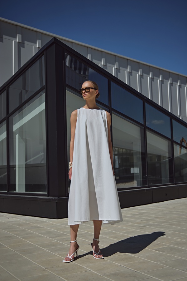 Как носить total white весной и не выглядеть скучно: тонкости работы с фактурами и деталями. Фото 3