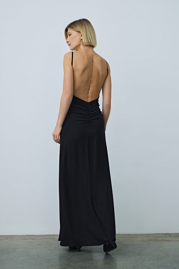 Как носить открытые силуэты весной-2025? Фото 4