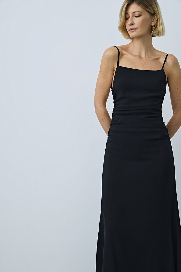 Как носить открытые силуэты весной-2025? Фото 4