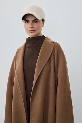 Утепленная бейсболка с ангорой, бежевая