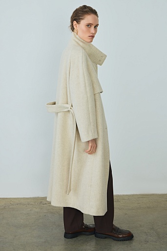 Пальто с воротником-стойкой и кокеткой, цвет овсяное молоко