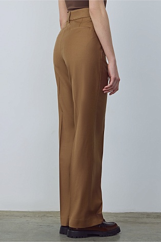 Зауженные костюмные брюки со стрелками, карамельные T