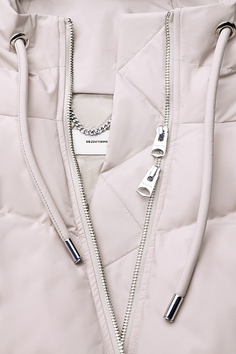 Удлиненный пуховик с капюшоном, пудровый