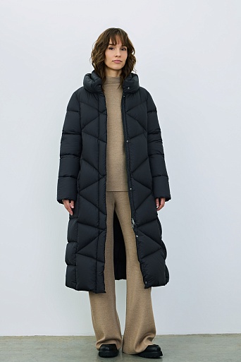 Длинный пуховик со стежкой треугольниками, иссиня-черный