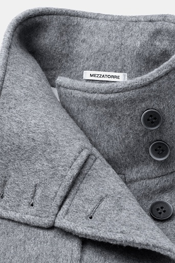 Пальто с воротником-стойкой и кокеткой, серый меланж