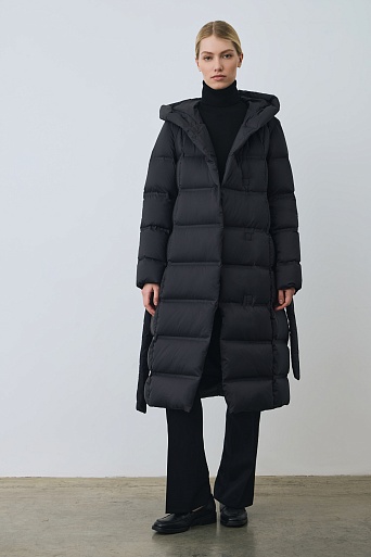 Пуховое пальто с поясом, темно-синее