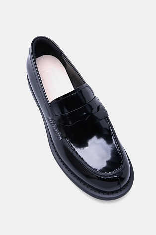 Лоферы из лаковой кожи, черные