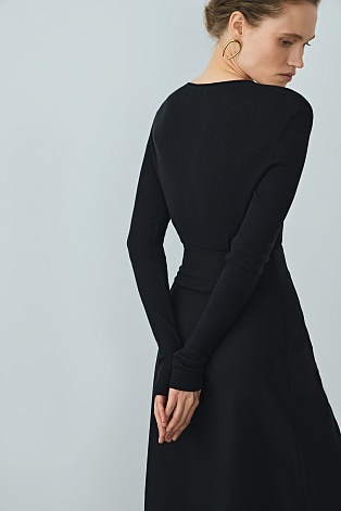 Лонгслив в рубчик, черный