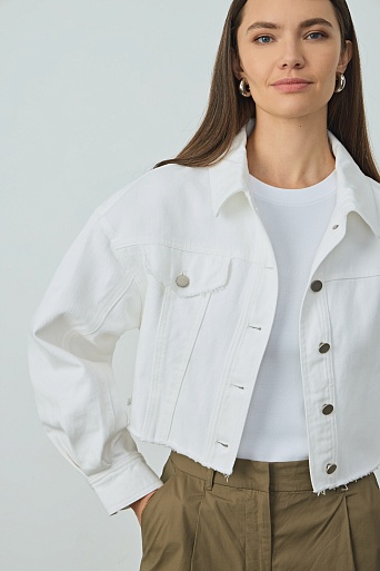 Укороченная джинсовая куртка, белая