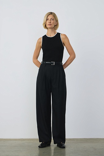 Брюки с защипами, черные