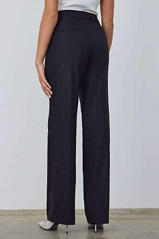 Прямые брюки со стрелками, черные MARIA