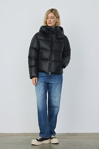 Укороченный пуховик с капюшоном, черный