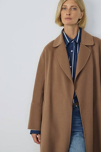 Длинное пальто на поясе, бежевое