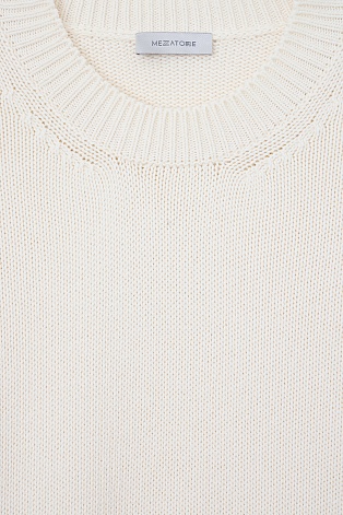 Удлиненный джемпер в белом цвете