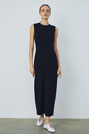 Длинное платье-лапша без рукавов