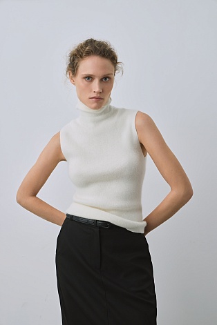 Топ без рукавов из пуха енота, белый