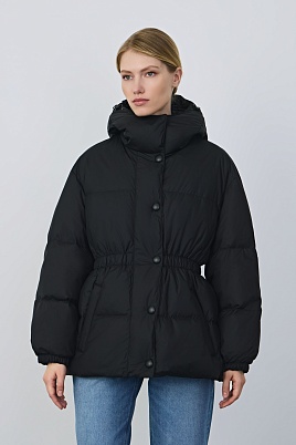 Пуховая куртка на поясе, черная
