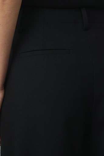 Брюки с защипами, черные