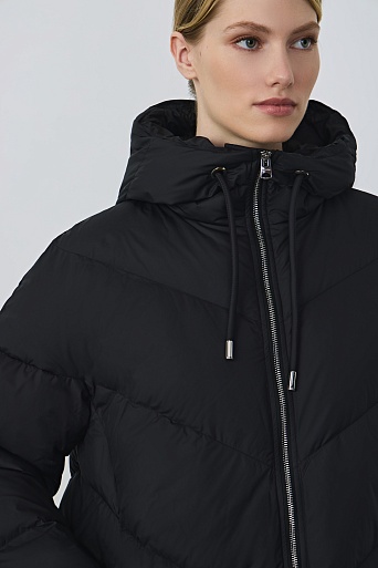 Куртка темно-синего цвета на молнии