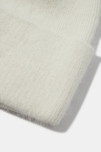 Шапка с отворотом с ангорой, молочная