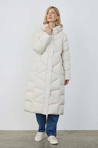 Пуховое пальто со стежкой треугольниками, молочное