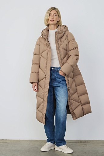 Пуховое пальто со стежкой треугольниками, бежевое