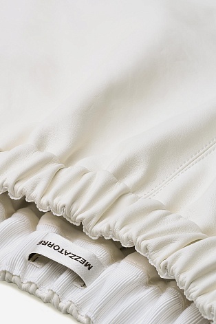 Белые брюки из экокожи