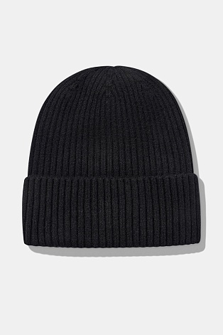 Черная шапка с отворотом