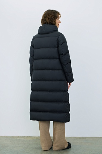 Длинный пуховик со стежкой треугольниками, иссиня-черный