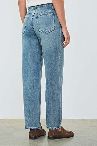 Зауженные джинсы с потертостями, голубые