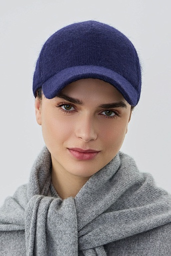Утепленная бейсболка с ангорой, темно-синяя