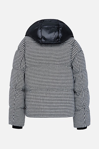Куртка в черно-белый принт