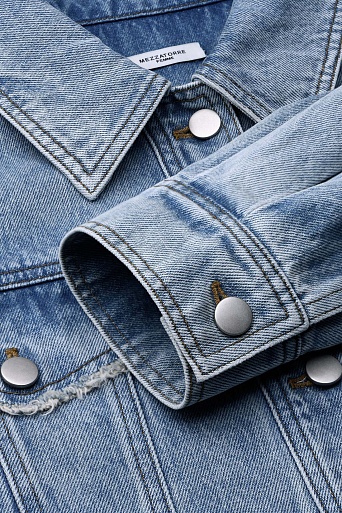 Укороченная джинсовая куртка, голубая