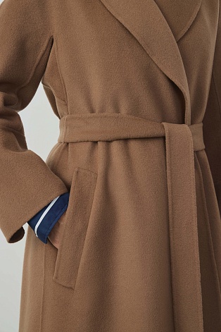 Длинное пальто на поясе, бежевое