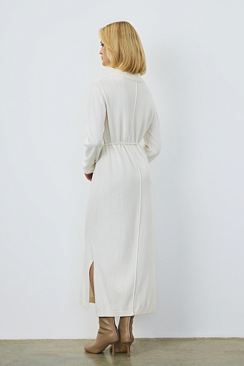 Трикотажное платье с пояском, молочное