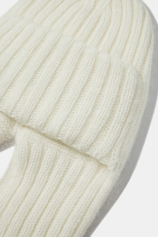 Шапка-ушанка в рубчик с ангорой, молочная