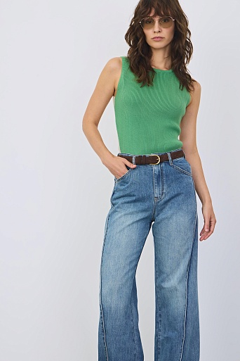 Джинсы с диагональными швами, голубые с потертостями