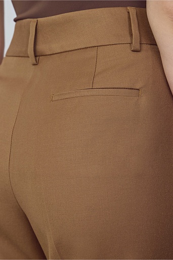 Зауженные костюмные брюки со стрелками, карамельные TYRA
