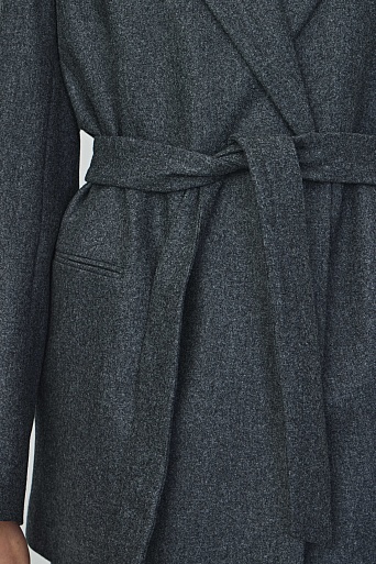 Удлиненный жакет в полоску на поясе, темно-серый