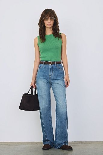 Джинсы с диагональными швами, голубые с потертостями