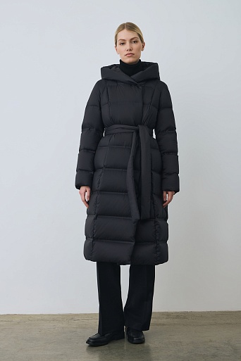 Пуховое пальто с поясом, темно-синее