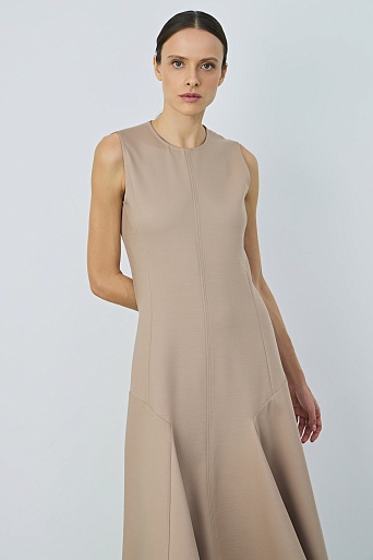 Платье без рукавов с расклешенным низом, бежевое