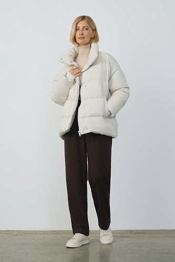 Пуховик с воротником-стойкой, молочный