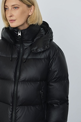 Укороченный пуховик с капюшоном, черный
