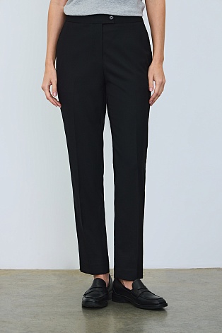 Зауженные брюки со стрелками, черные