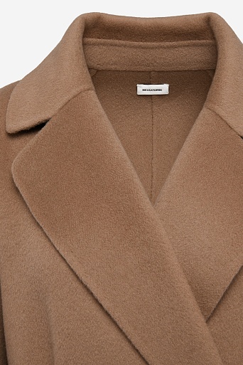 Длинное пальто на поясе, бежевое